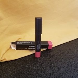 MAC Patentpolish Lip Pencil in Spontaneous